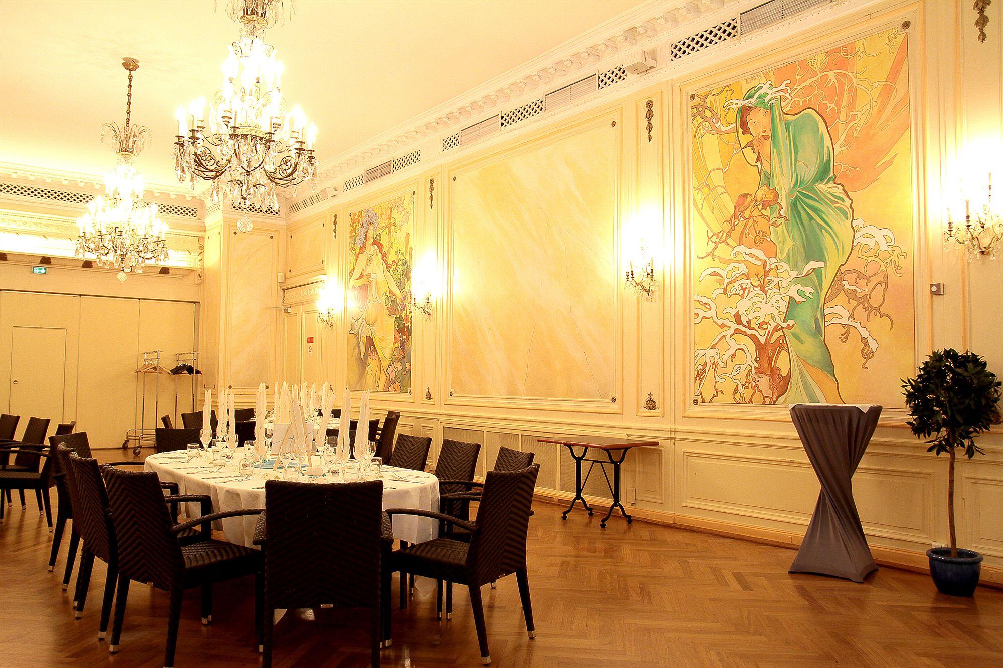 Le Grand Hotel Valenciennes Exterior photo
